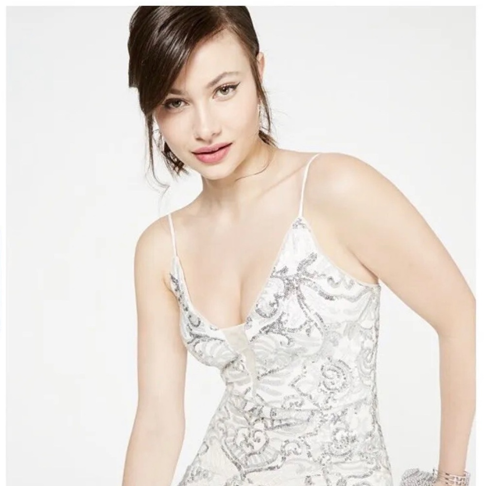 Betsy & Adam Elegant Sequin And Mesh Gown Dress 6P